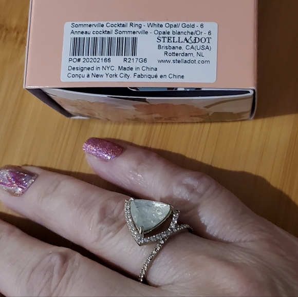 Gorgeous Cocktail Ring - Picture 3 of 4